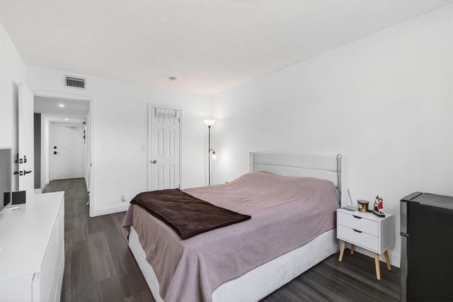 1060 Crystal Lake Drive 203, Deerfield Beach, FL 33064