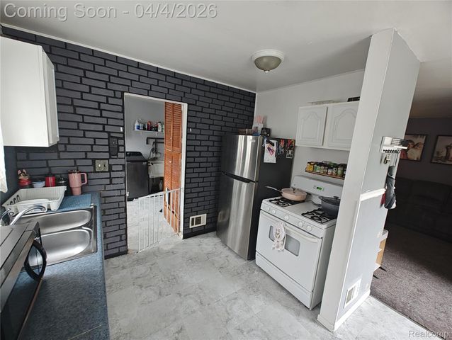 11108 Essex Avenue, Warren, MI 48089