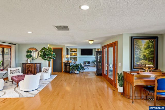 3674 Burning Tree Dr S, Salem, OR 97302