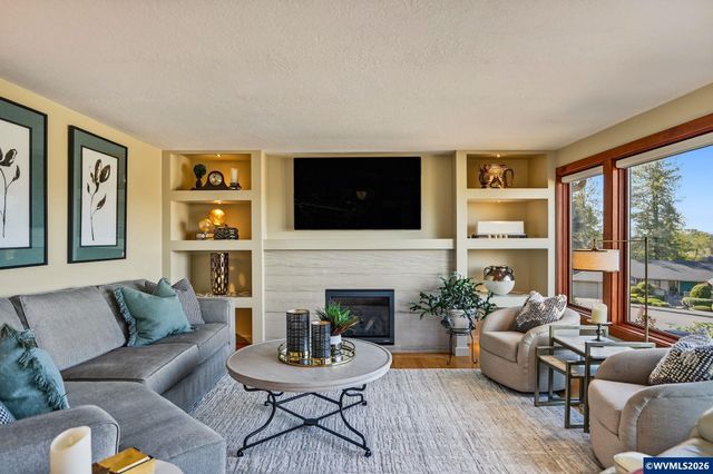 3674 Burning Tree Dr S, Salem, OR 97302