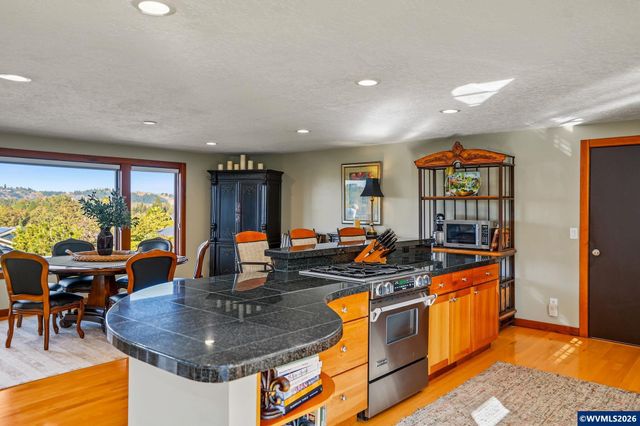 3674 Burning Tree Dr S, Salem, OR 97302