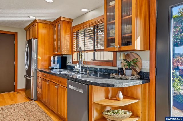 3674 Burning Tree Dr S, Salem, OR 97302