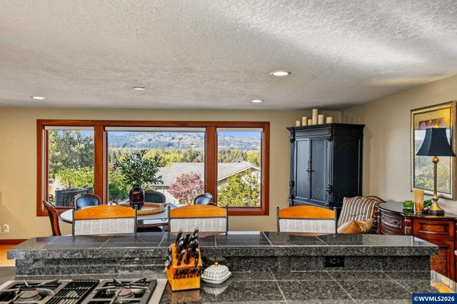 3674 Burning Tree Dr S, Salem, OR 97302