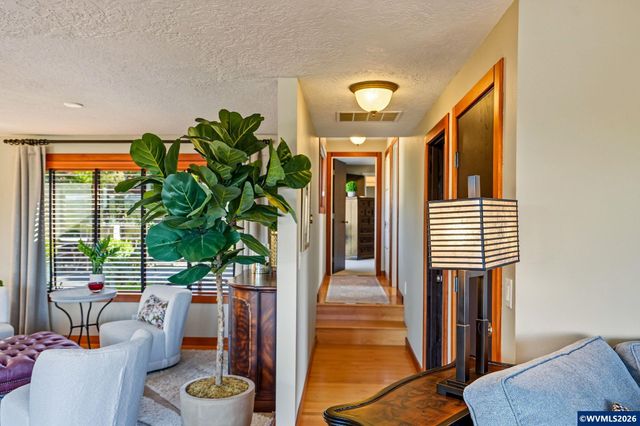 3674 Burning Tree Dr S, Salem, OR 97302
