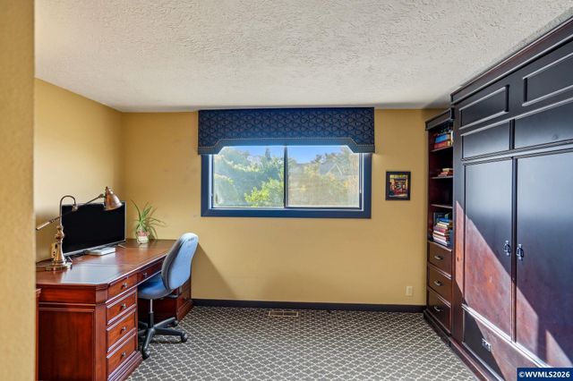 3674 Burning Tree Dr S, Salem, OR 97302