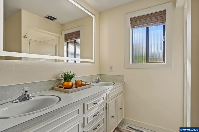 3674 Burning Tree Dr S, Salem, OR 97302