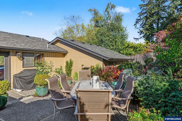 3674 Burning Tree Dr S, Salem, OR 97302