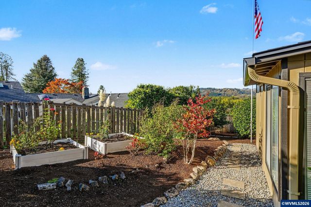 3674 Burning Tree Dr S, Salem, OR 97302