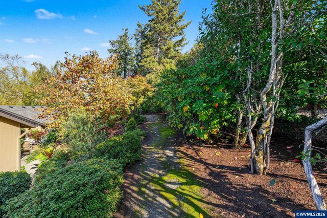 3674 Burning Tree Dr S, Salem, OR 97302
