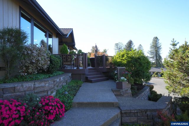 3674 Burning Tree Dr S, Salem, OR 97302