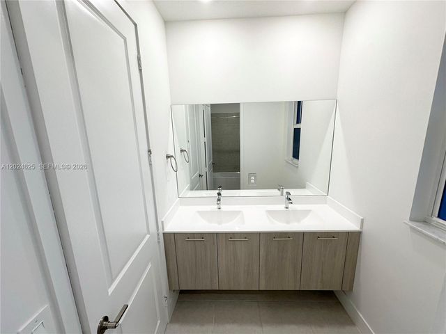 12209 SW 43rd St, Davie, FL 33330
