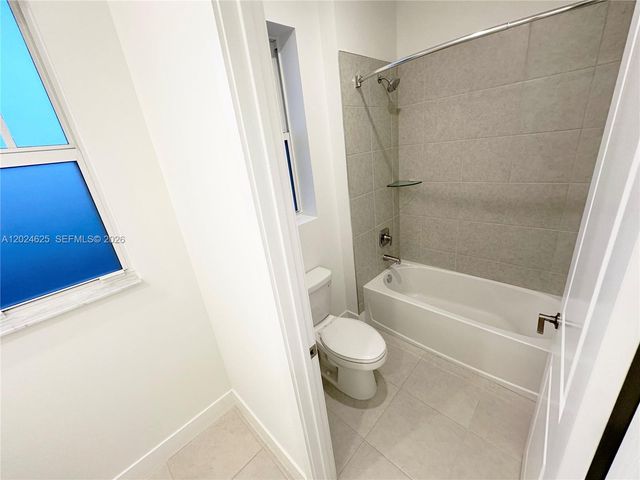 12209 SW 43rd St, Davie, FL 33330