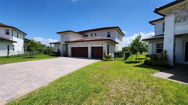 12209 SW 43rd St, Davie, FL 33330