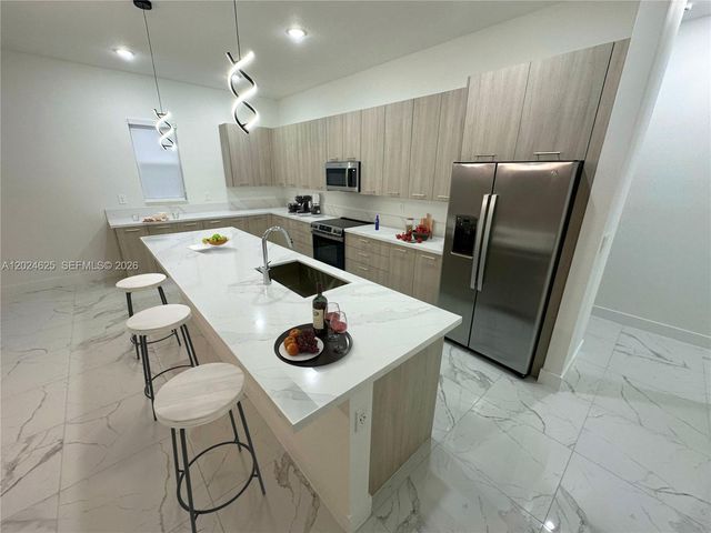 12209 SW 43rd St, Davie, FL 33330
