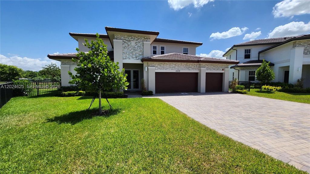 12209 SW 43rd St, Davie, FL 33330