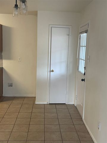 6716 Barred Owl Road, Arlington, TX 76002