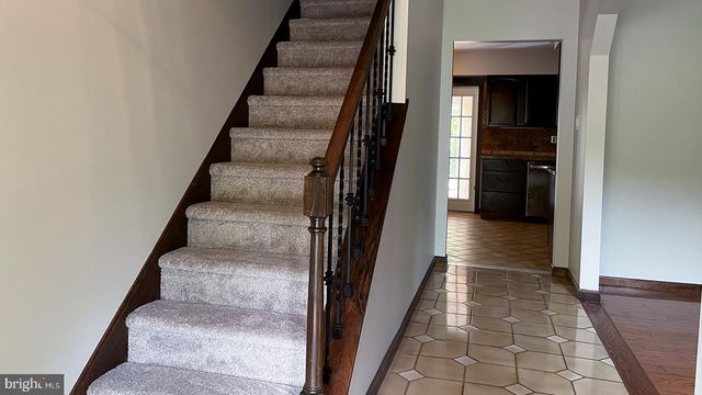 924 CLYDE LN, Philadelphia, PA 19128