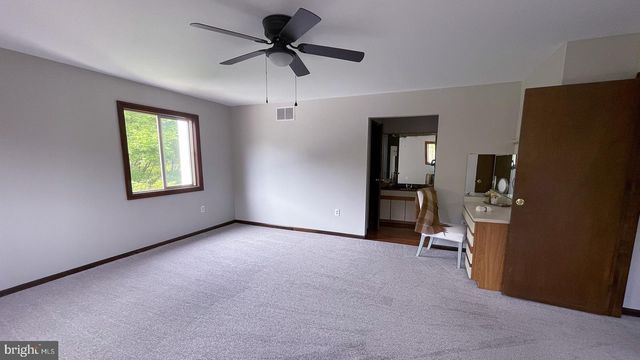 924 CLYDE LN, Philadelphia, PA 19128