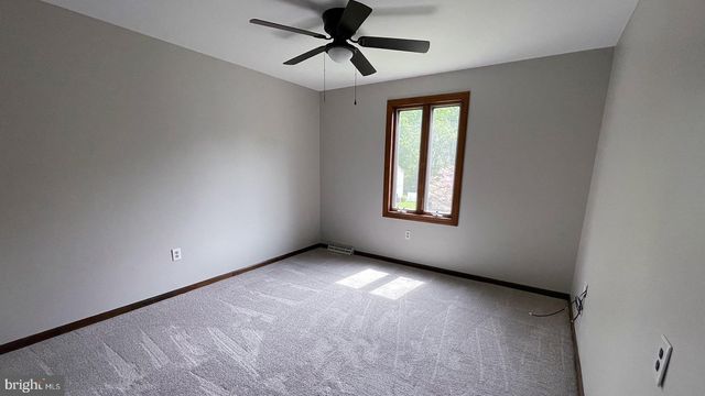 924 CLYDE LN, Philadelphia, PA 19128