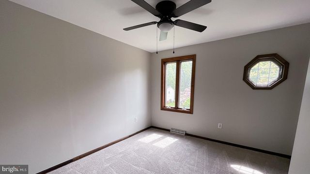 924 CLYDE LN, Philadelphia, PA 19128