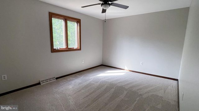 924 CLYDE LN, Philadelphia, PA 19128