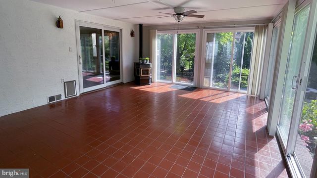 924 CLYDE LN, Philadelphia, PA 19128