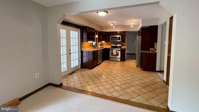 924 CLYDE LN, Philadelphia, PA 19128