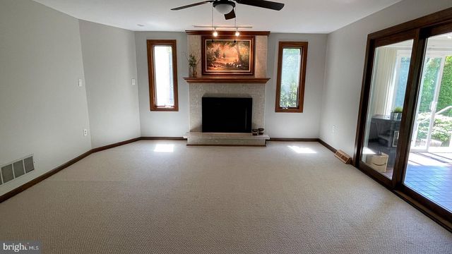 924 CLYDE LN, Philadelphia, PA 19128