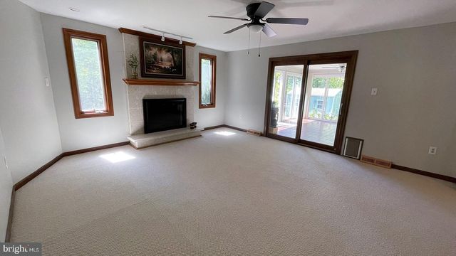 924 CLYDE LN, Philadelphia, PA 19128