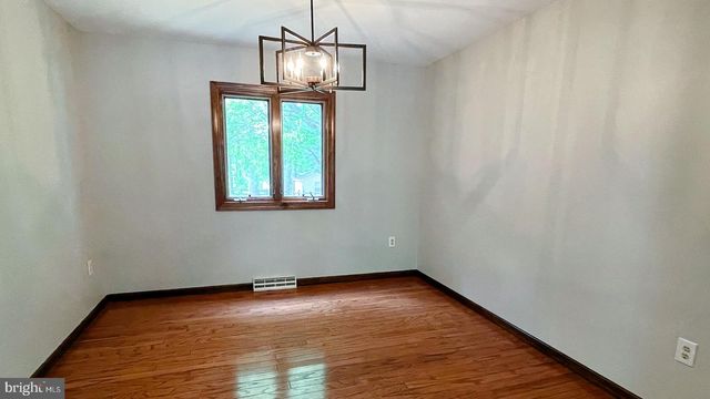 924 CLYDE LN, Philadelphia, PA 19128