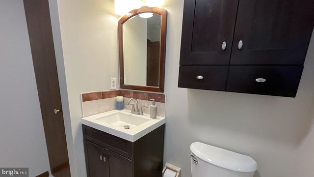 924 CLYDE LN, Philadelphia, PA 19128