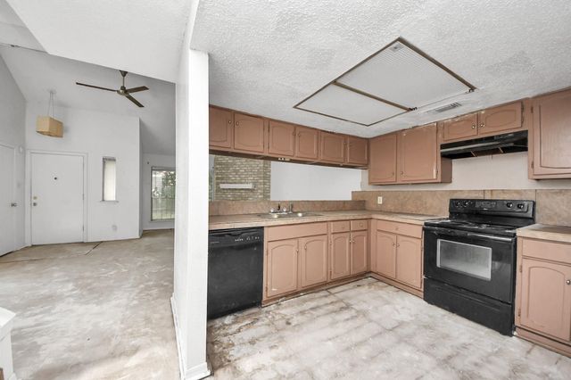 5747 Easthampton Drive D, Houston, TX 77039