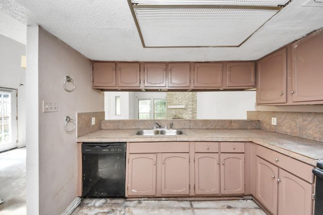 5747 Easthampton Drive D, Houston, TX 77039
