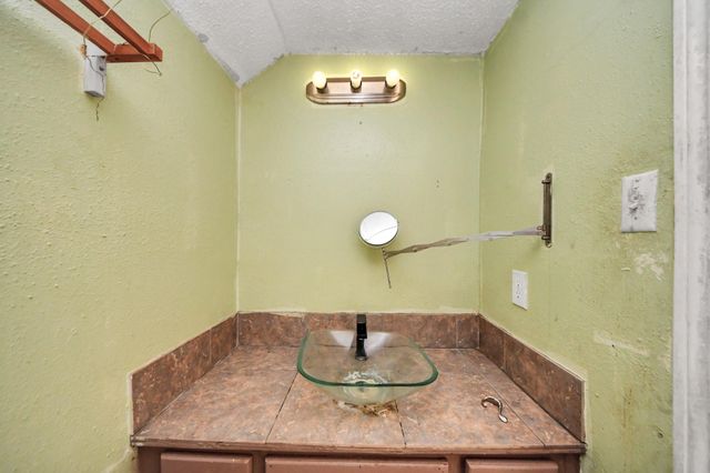 5747 Easthampton Drive D, Houston, TX 77039