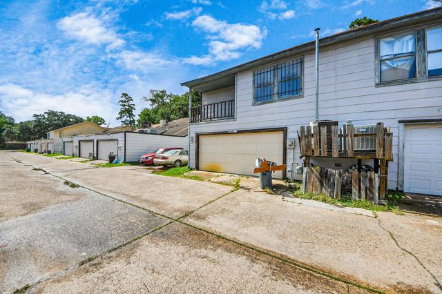 5747 Easthampton Drive D, Houston, TX 77039