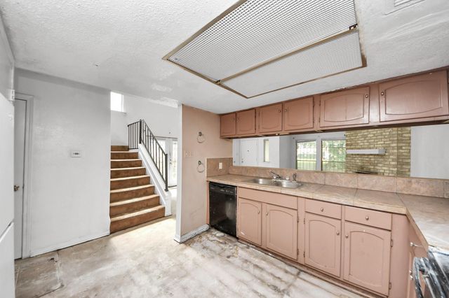 5747 Easthampton Drive D, Houston, TX 77039