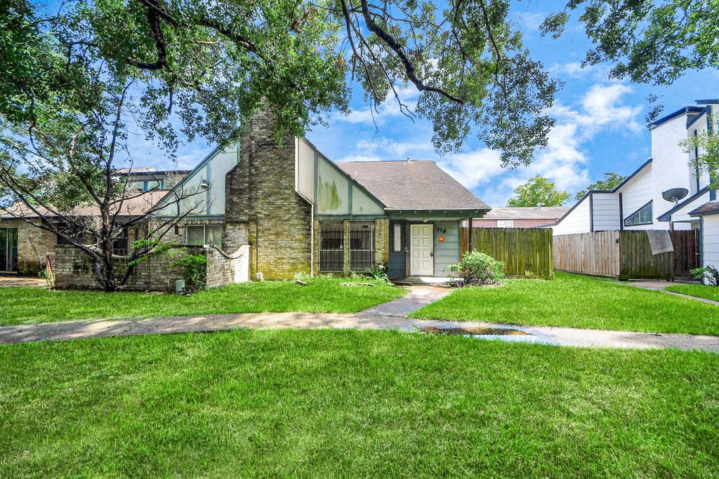5747 Easthampton Drive D, Houston, TX 77039
