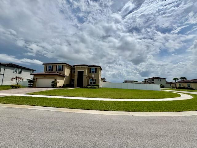 7401 NW Farnsworth Circle NW, Port St. Lucie, FL 34987