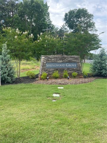32 Halsey Street, Central, SC 29630