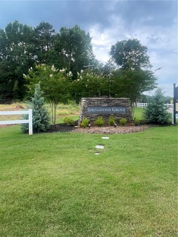 32 Halsey Street, Central, SC 29630