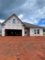 32 Halsey Street, Central, SC 29630