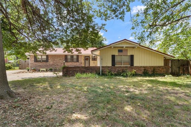 404 Henryetta, Springdale, AR 72762