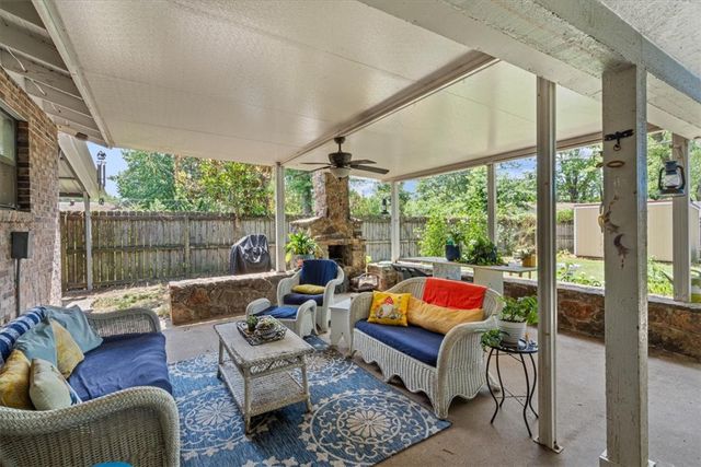 404 Henryetta, Springdale, AR 72762