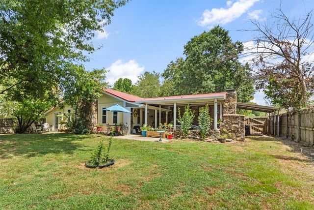 404 Henryetta, Springdale, AR 72762