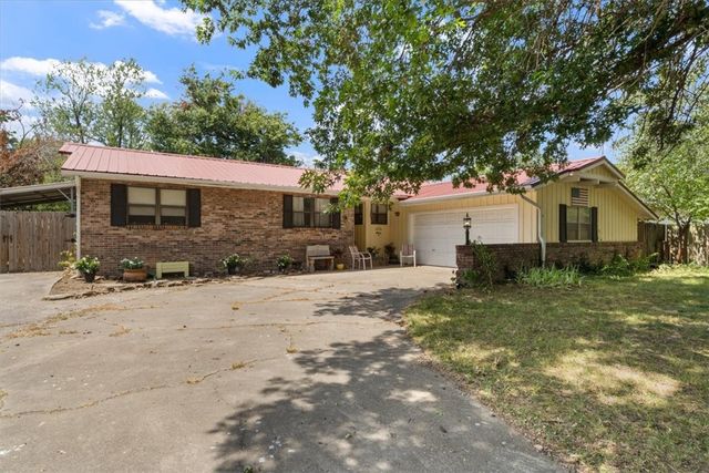 404 Henryetta, Springdale, AR 72762