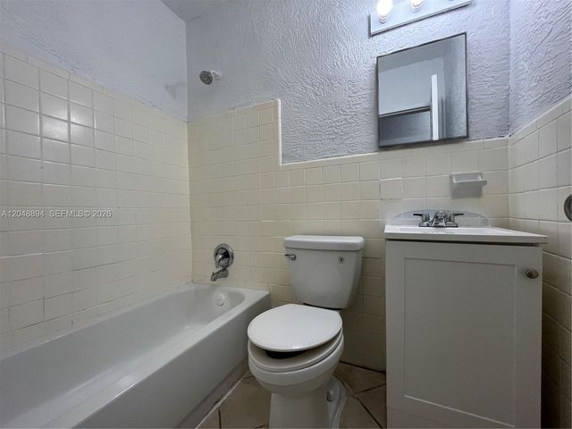 3024 NW 2nd St, Pompano Beach, FL 33069