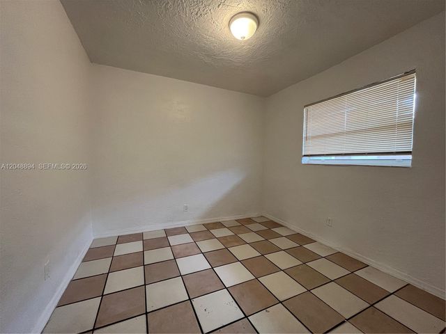 3024 NW 2nd St, Pompano Beach, FL 33069
