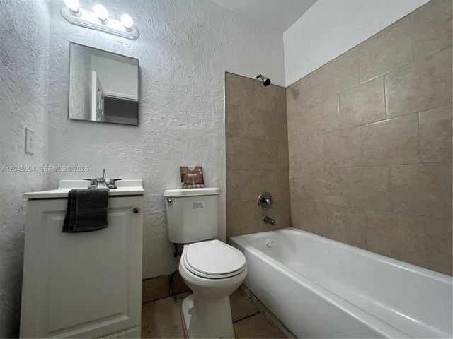 3024 NW 2nd St, Pompano Beach, FL 33069