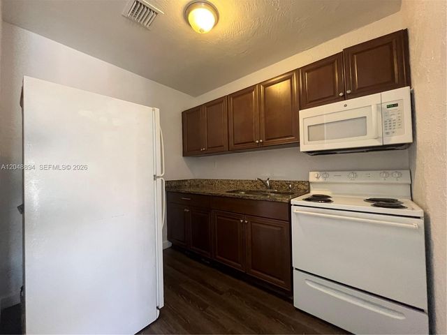 3024 NW 2nd St, Pompano Beach, FL 33069
