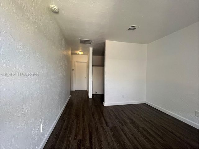 3024 NW 2nd St, Pompano Beach, FL 33069